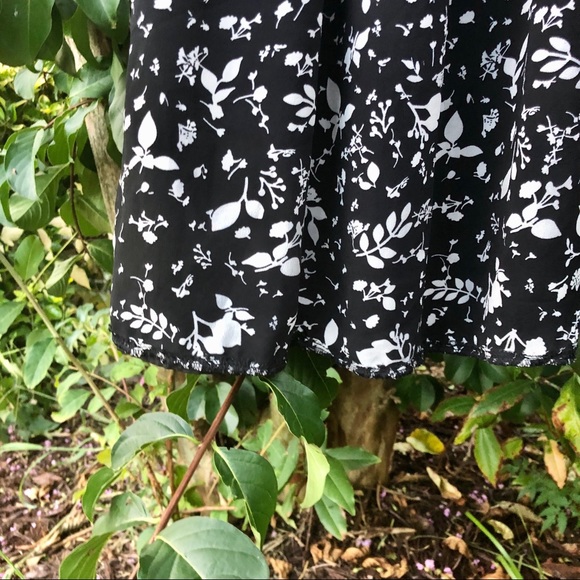 Converse Dress Floral V-Neck Black & White Cottagecore XS - Picture 7 of 10
